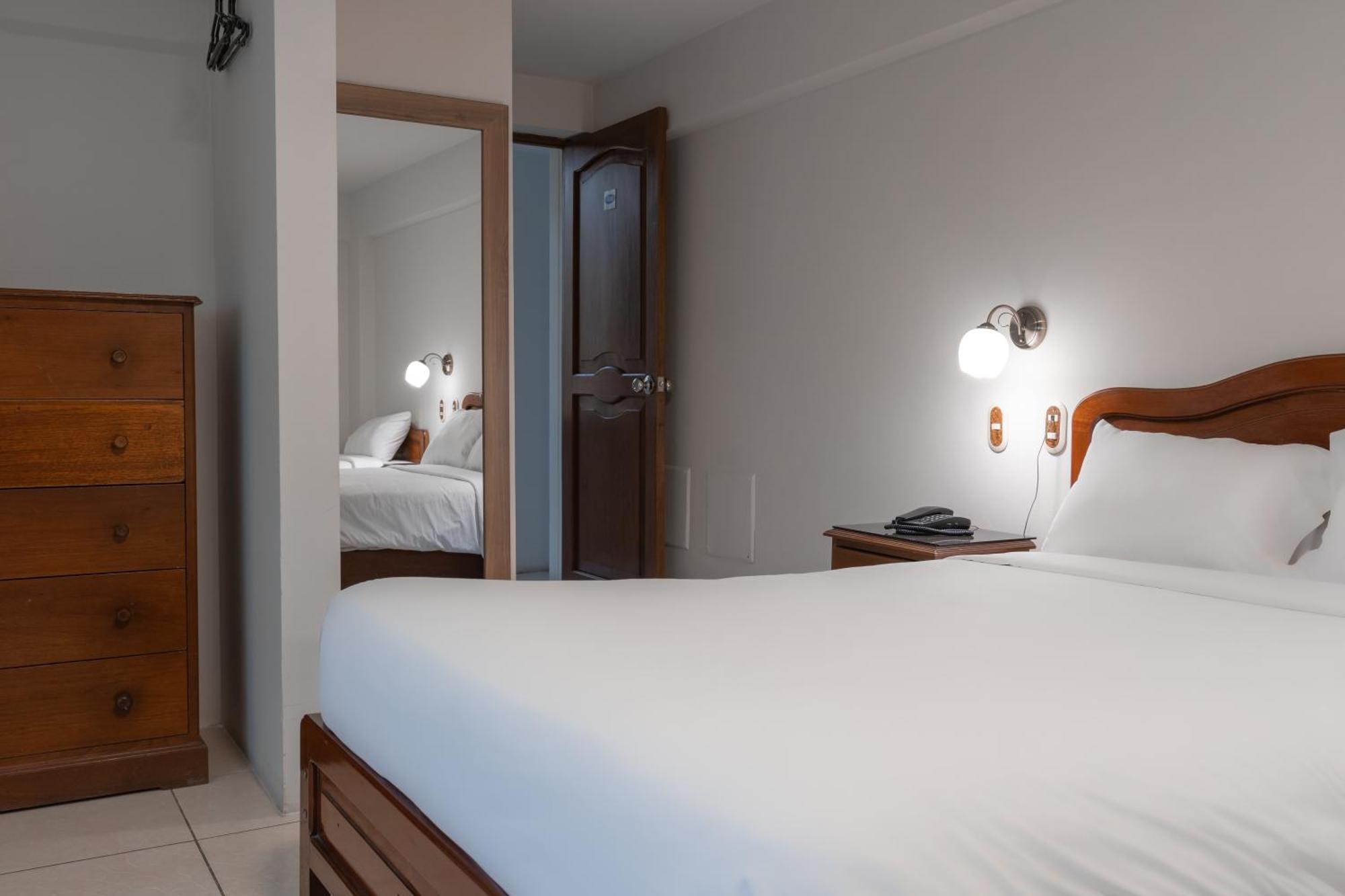 Hotel Alexander Trujillo Phòng bức ảnh
